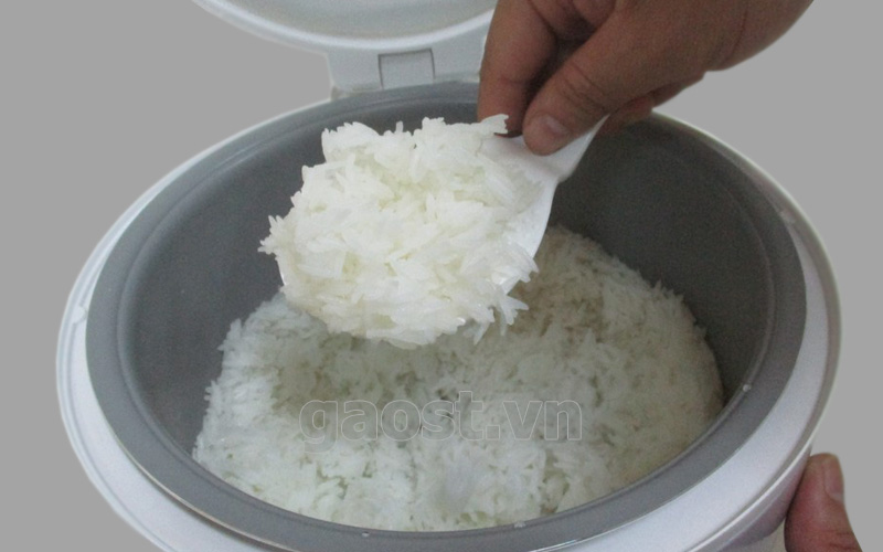 Cách nấu gạo ST25 chuẩn vị cơm ngon